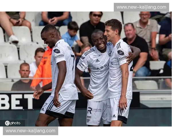 欧本vs布鲁日：一场跨越历史与现实的足球史诗，谁将点燃荣耀之火？